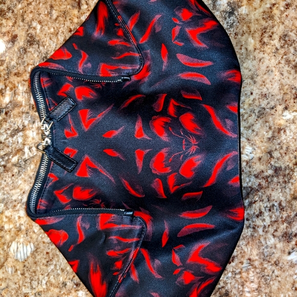 Alexander McQueen - Picture 3 of 4